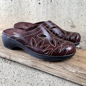MINNETONKA WOMEN'S BROWN LEATHER SLIP-ON MULES SIZE 5 SHOES